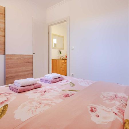 Apartments Rose Čižići Eksteriør bilde