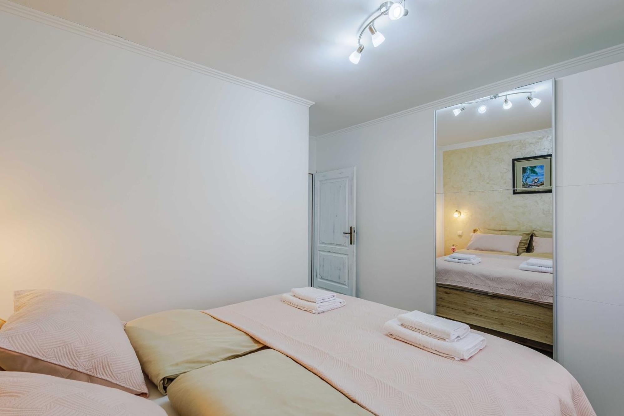 Apartments Rose Čižići Eksteriør bilde