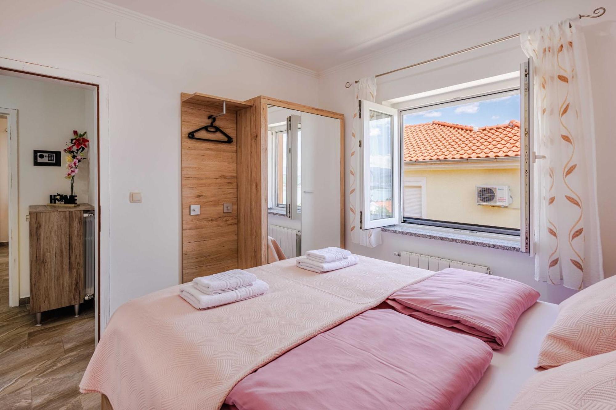 Apartments Rose Čižići Eksteriør bilde