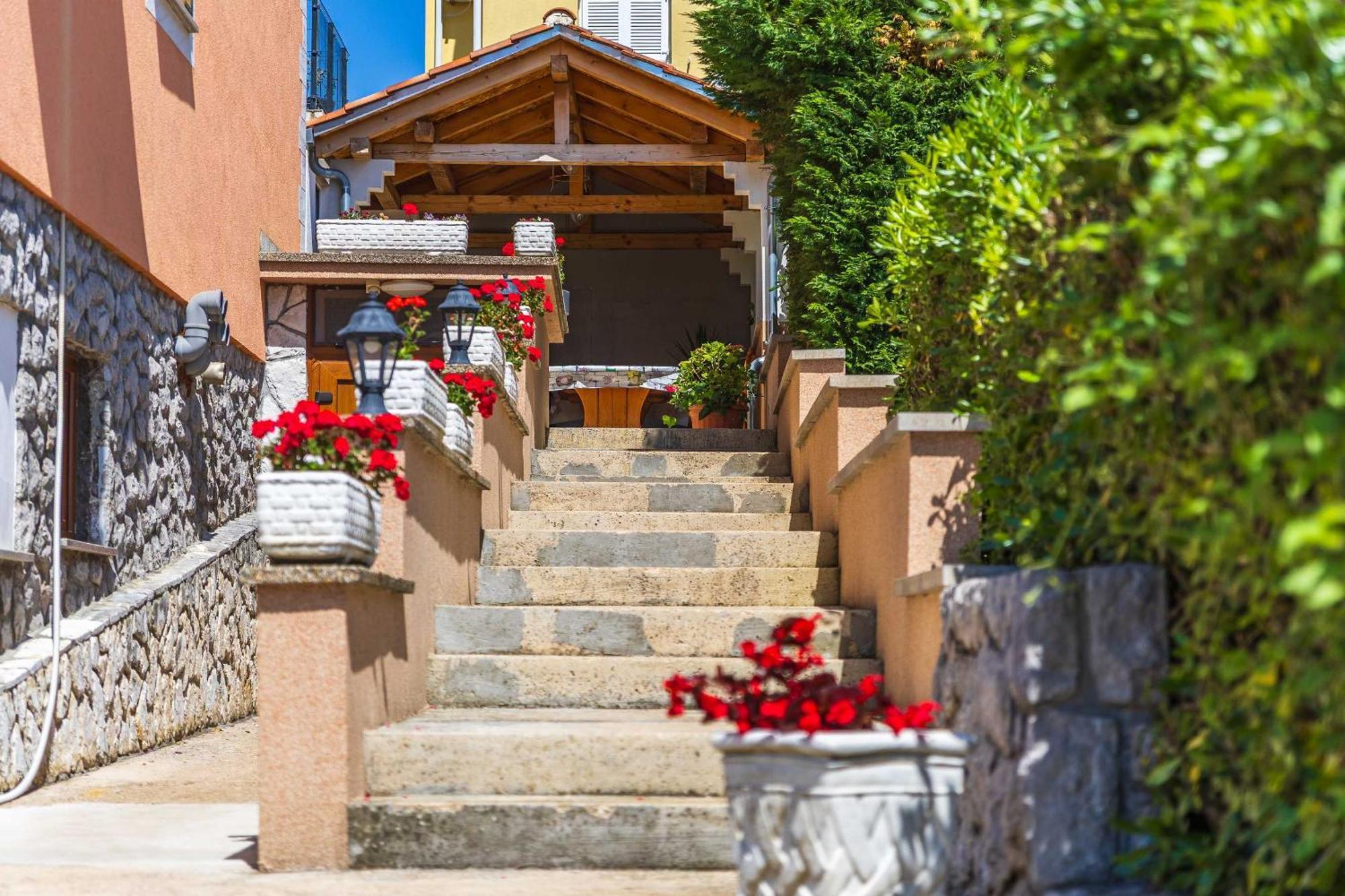 Apartments Rose Čižići Eksteriør bilde